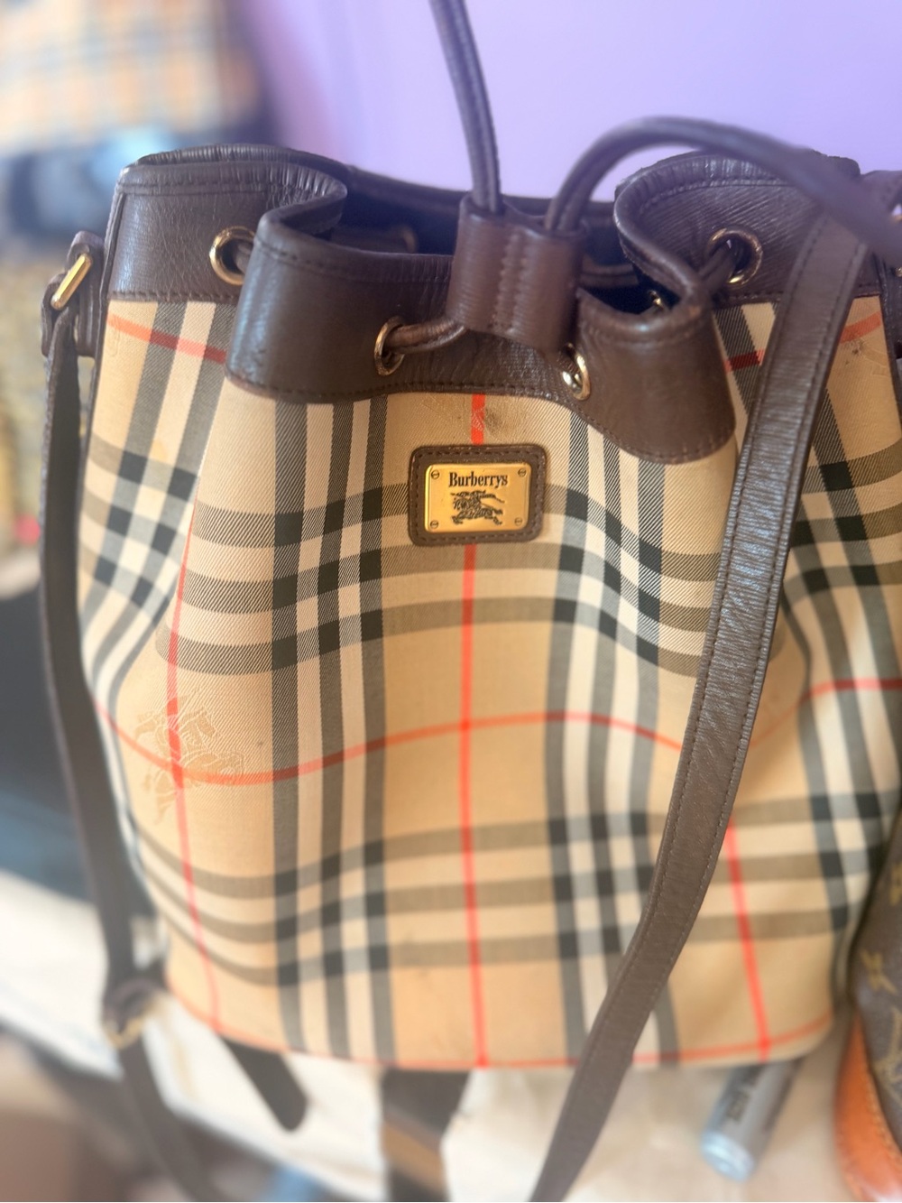 Burberry’s VINTAGE 1990 era Nova Check Bucket Bag Brown leather - Picture 6 of 14